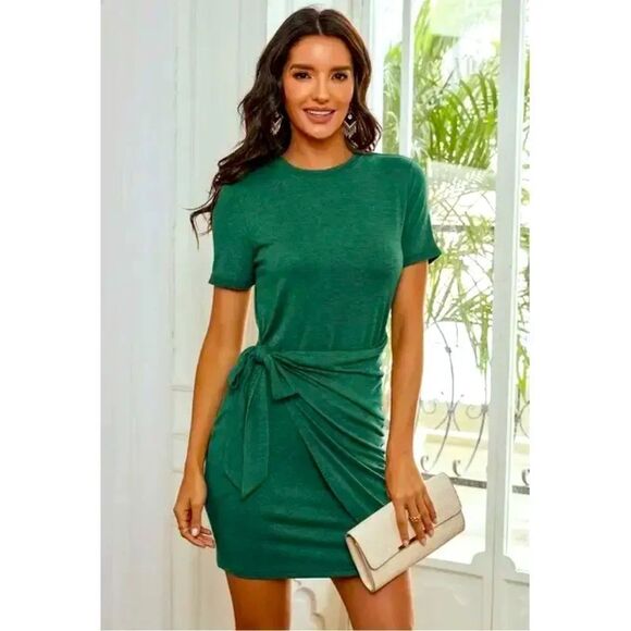 Dresses & Skirts - Crew Neck Tie Dress